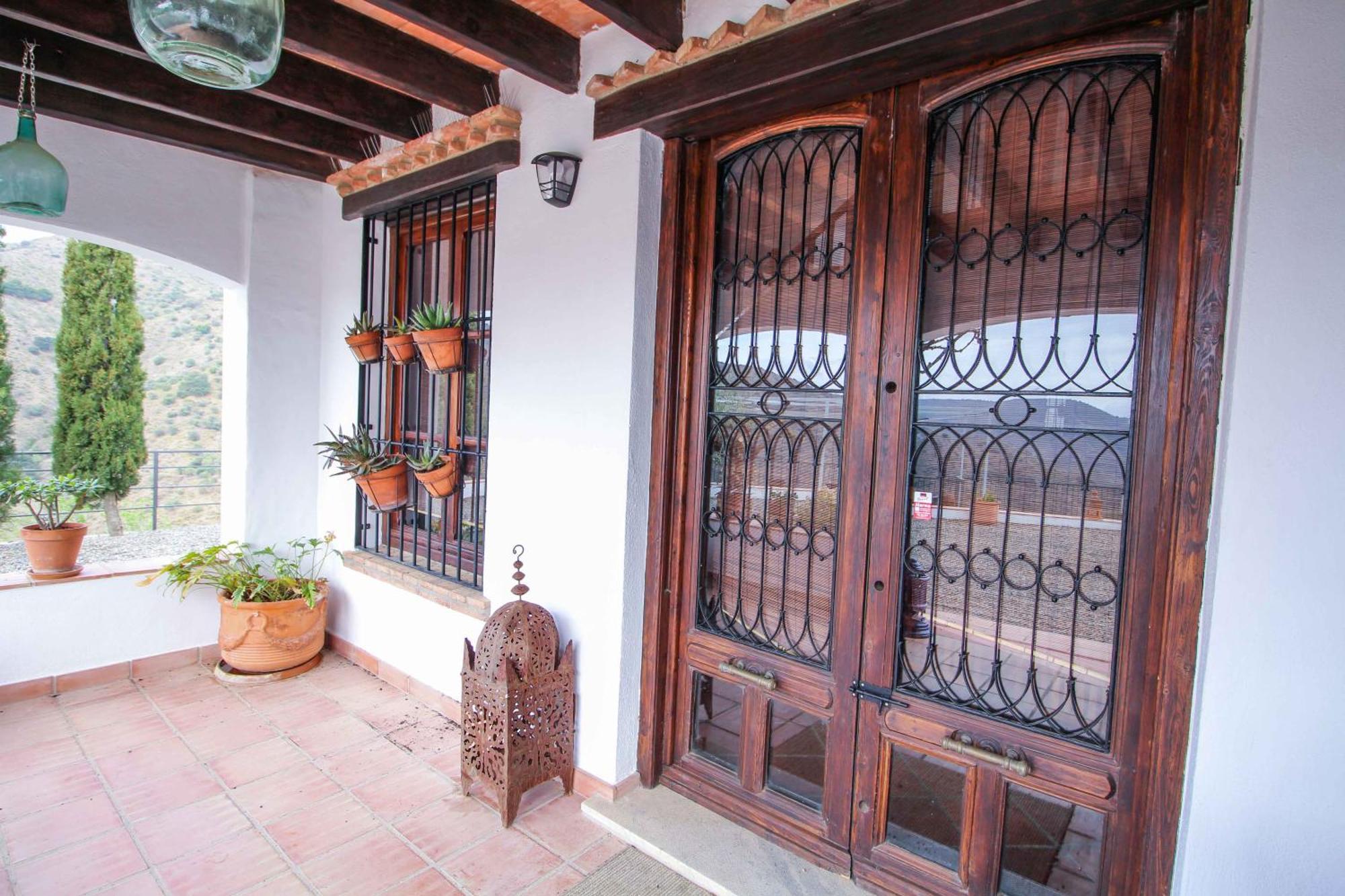 Trompetilla Montes De With Yoga And Vil·la