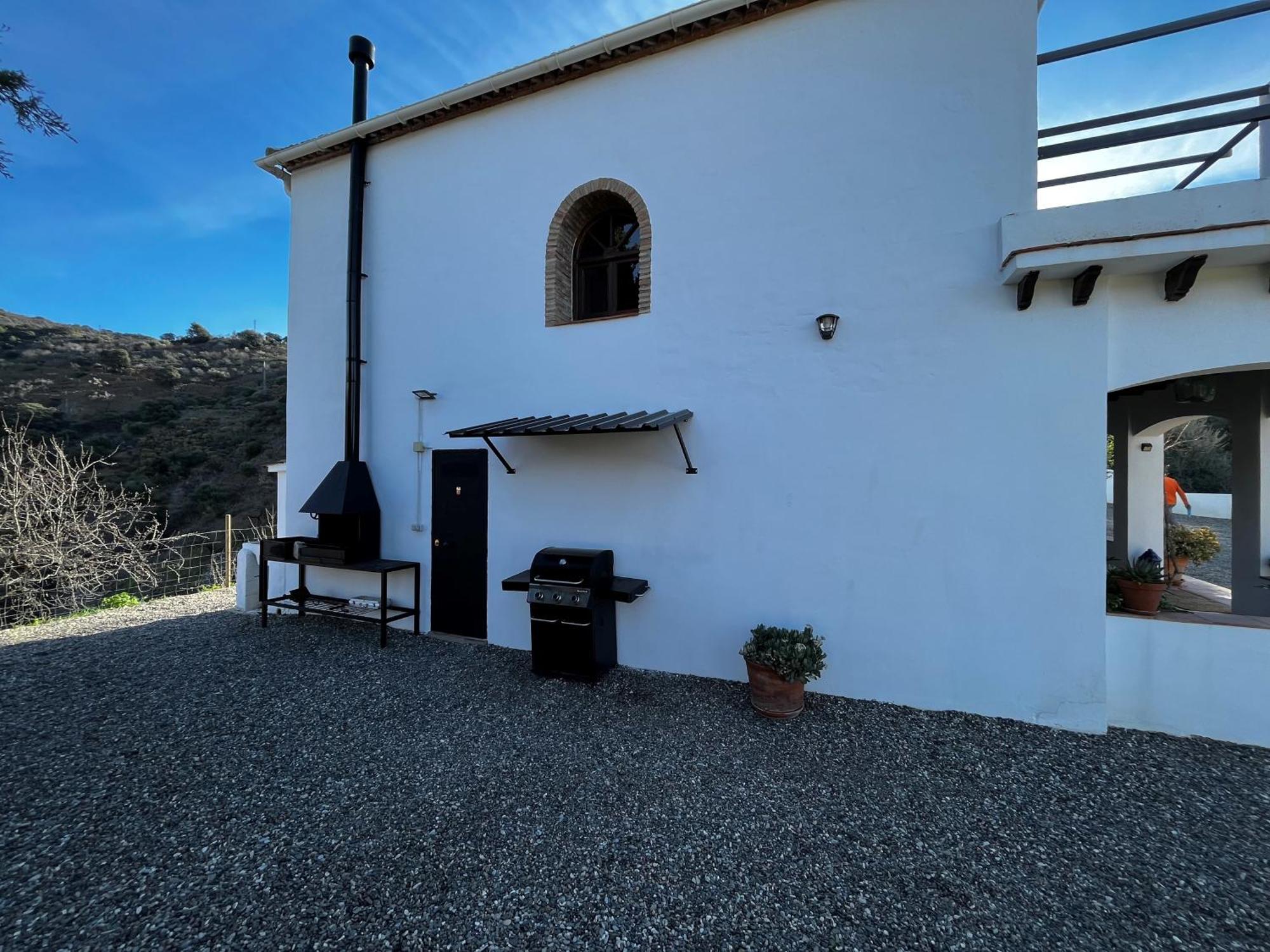 Trompetilla Montes De With Yoga And Màlaga